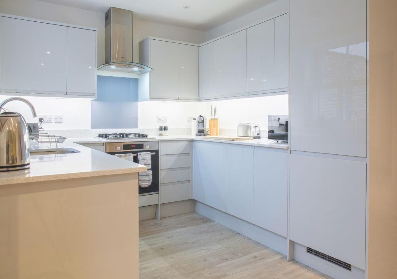 Stunning 2 Bed With Private Patio And Free Parking Villa Cheltenham Eksteriør bilde