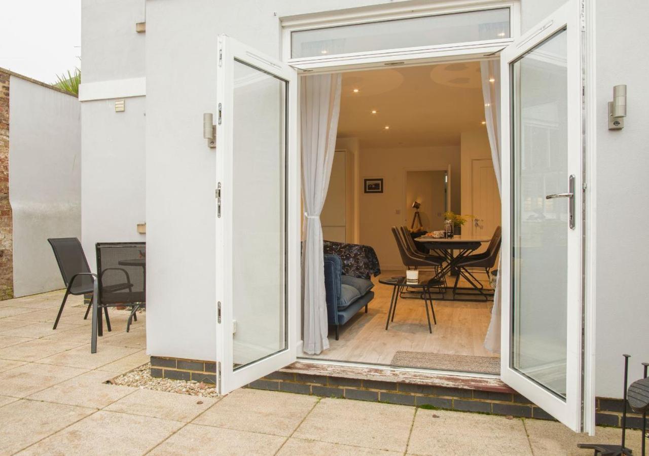 Stunning 2 Bed With Private Patio And Free Parking Villa Cheltenham Eksteriør bilde