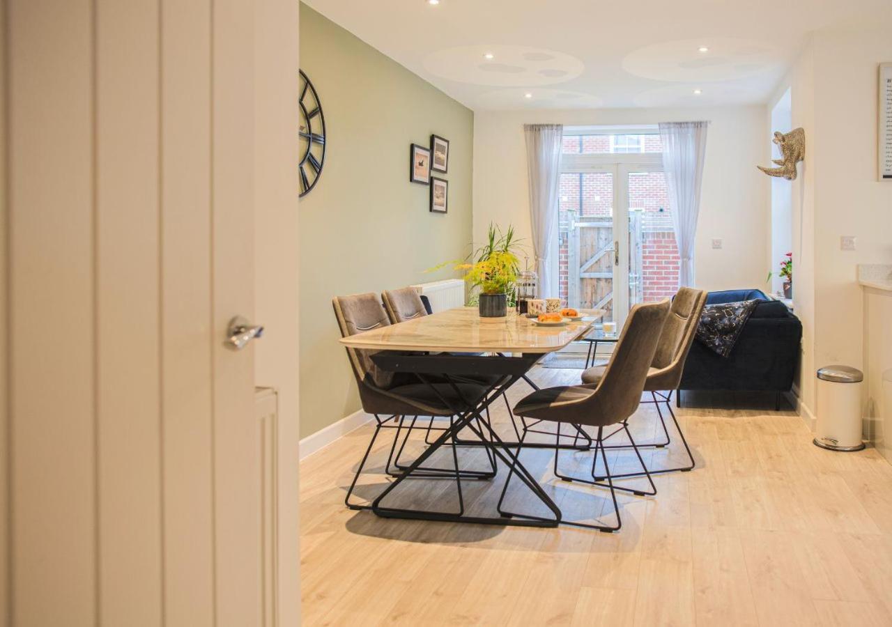 Stunning 2 Bed With Private Patio And Free Parking Villa Cheltenham Eksteriør bilde