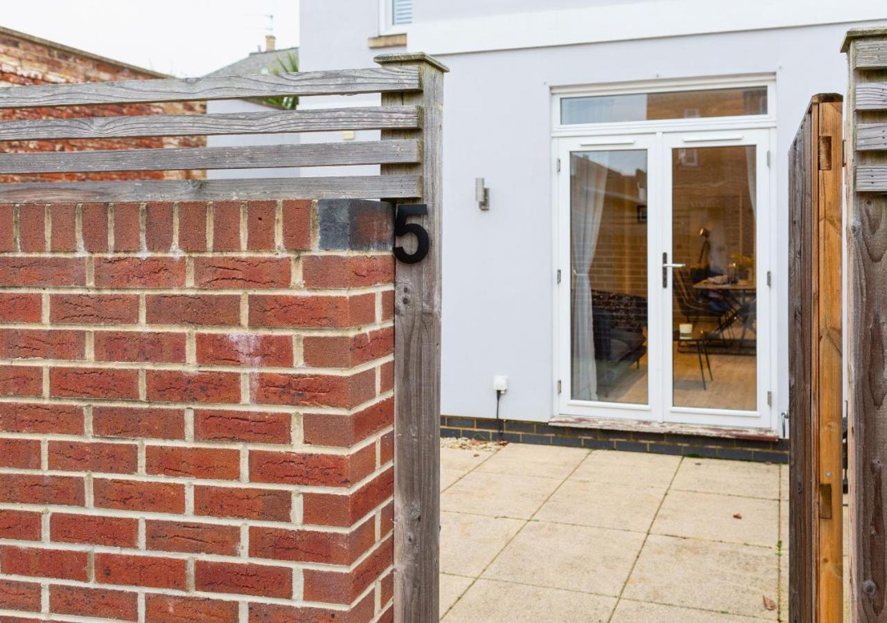 Stunning 2 Bed With Private Patio And Free Parking Villa Cheltenham Eksteriør bilde