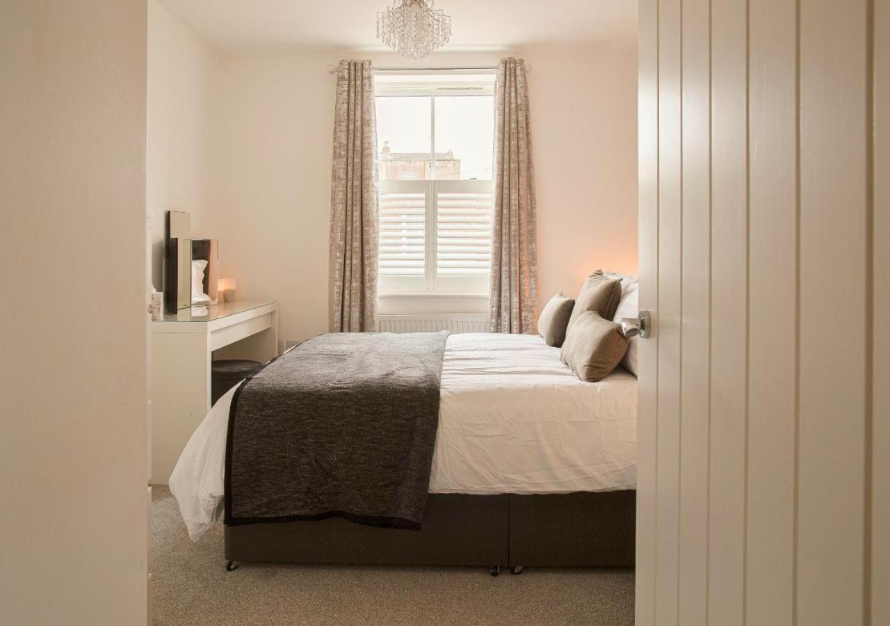 Stunning 2 Bed With Private Patio And Free Parking Villa Cheltenham Eksteriør bilde