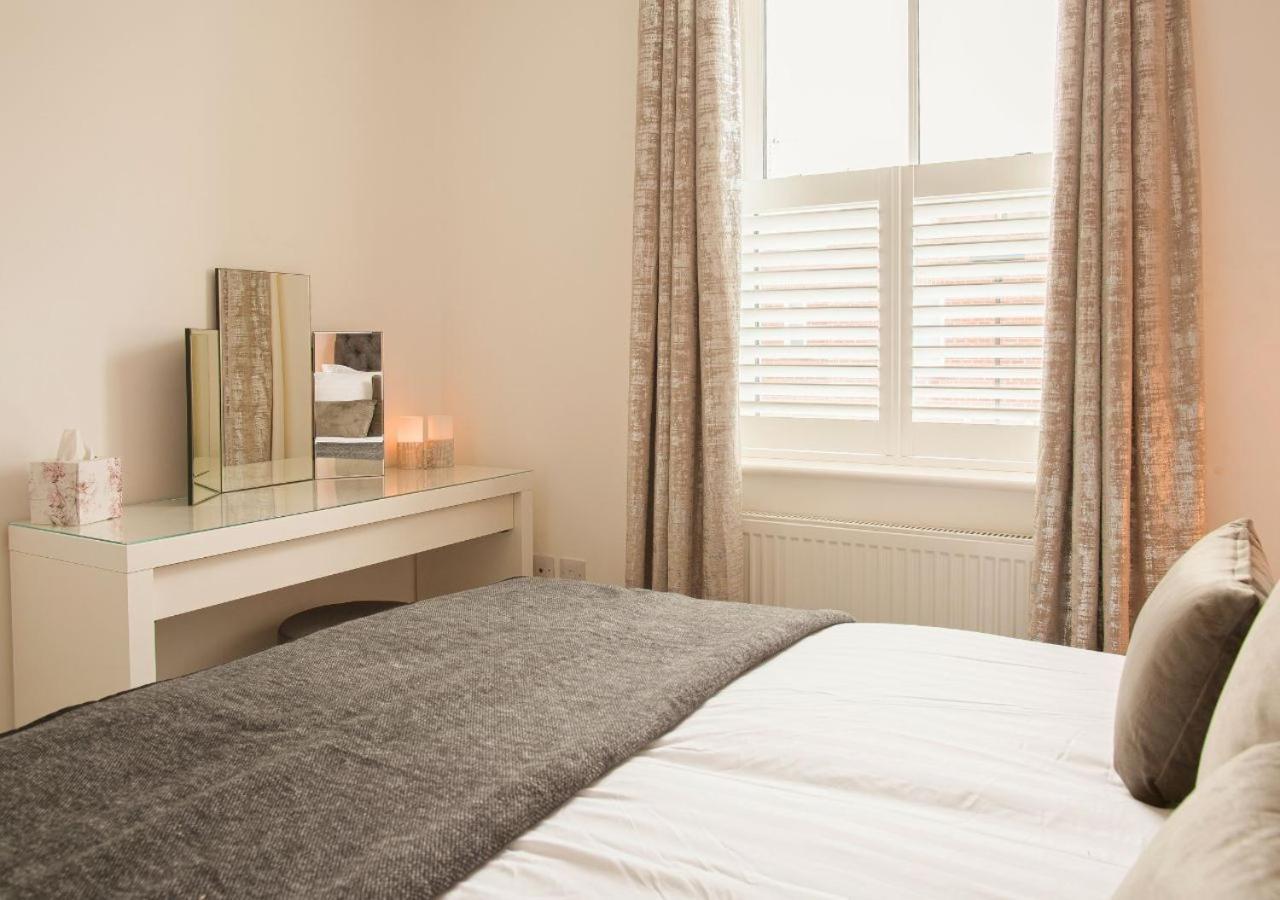 Stunning 2 Bed With Private Patio And Free Parking Villa Cheltenham Eksteriør bilde