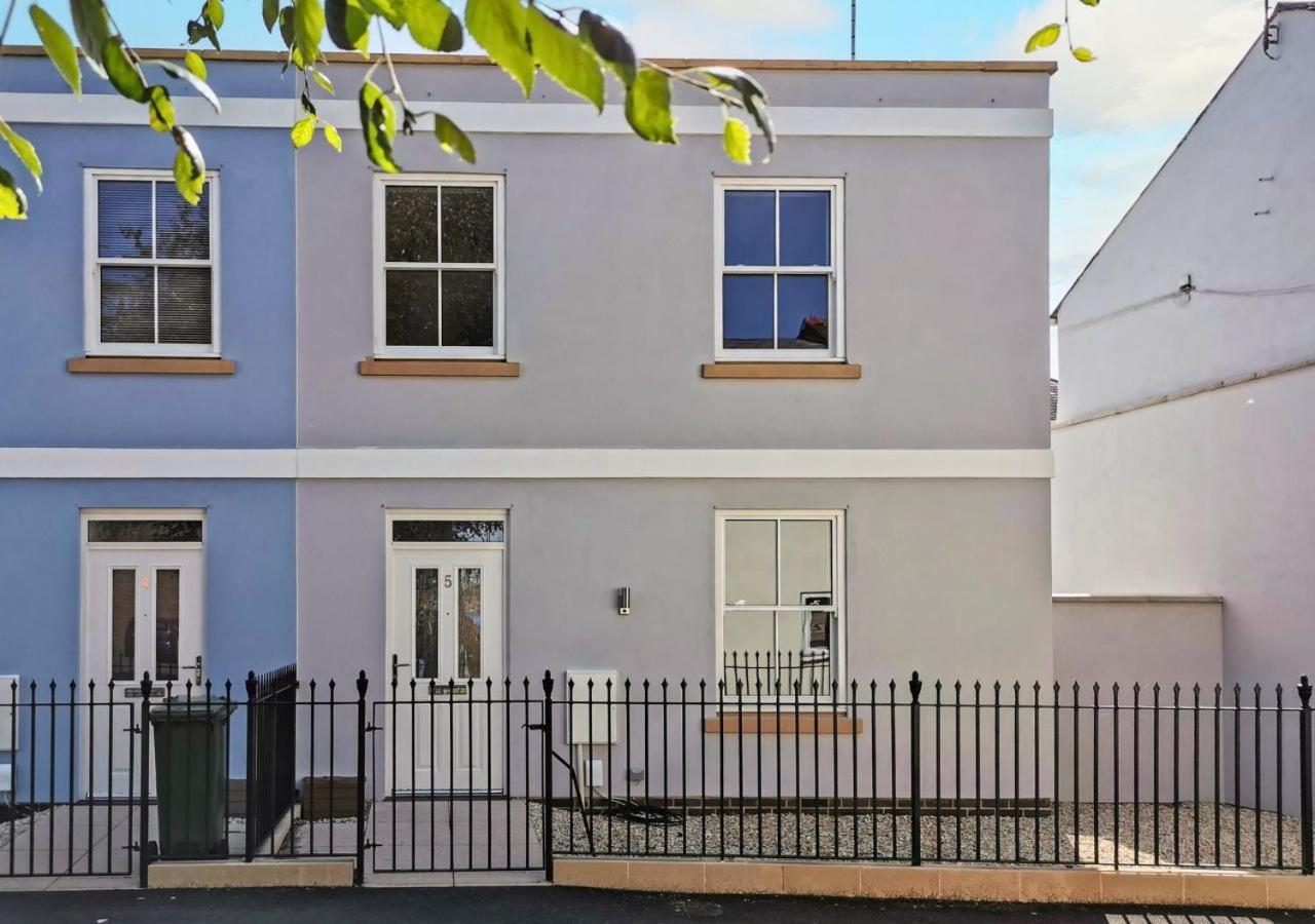 Stunning 2 Bed With Private Patio And Free Parking Villa Cheltenham Eksteriør bilde