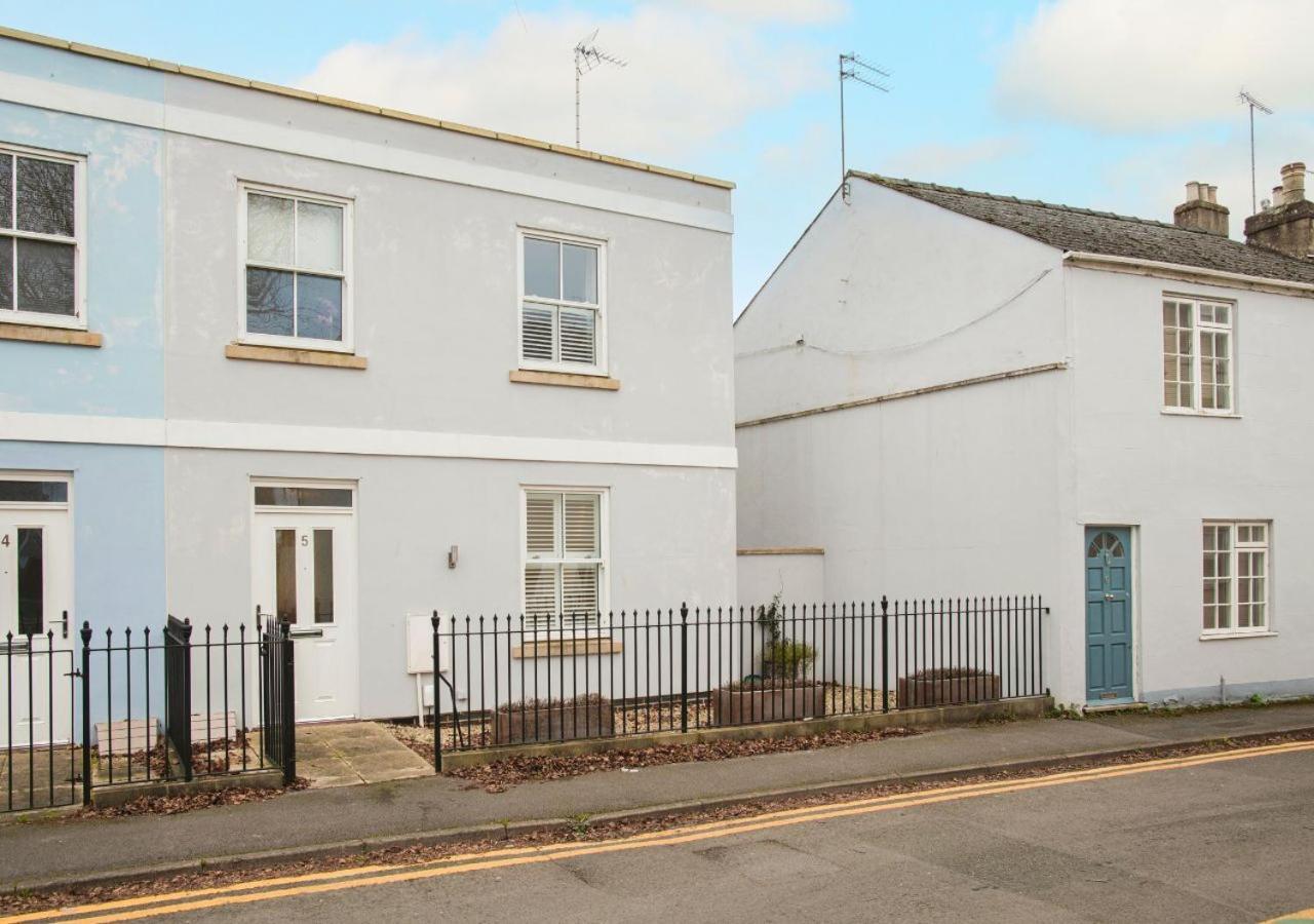 Stunning 2 Bed With Private Patio And Free Parking Villa Cheltenham Eksteriør bilde