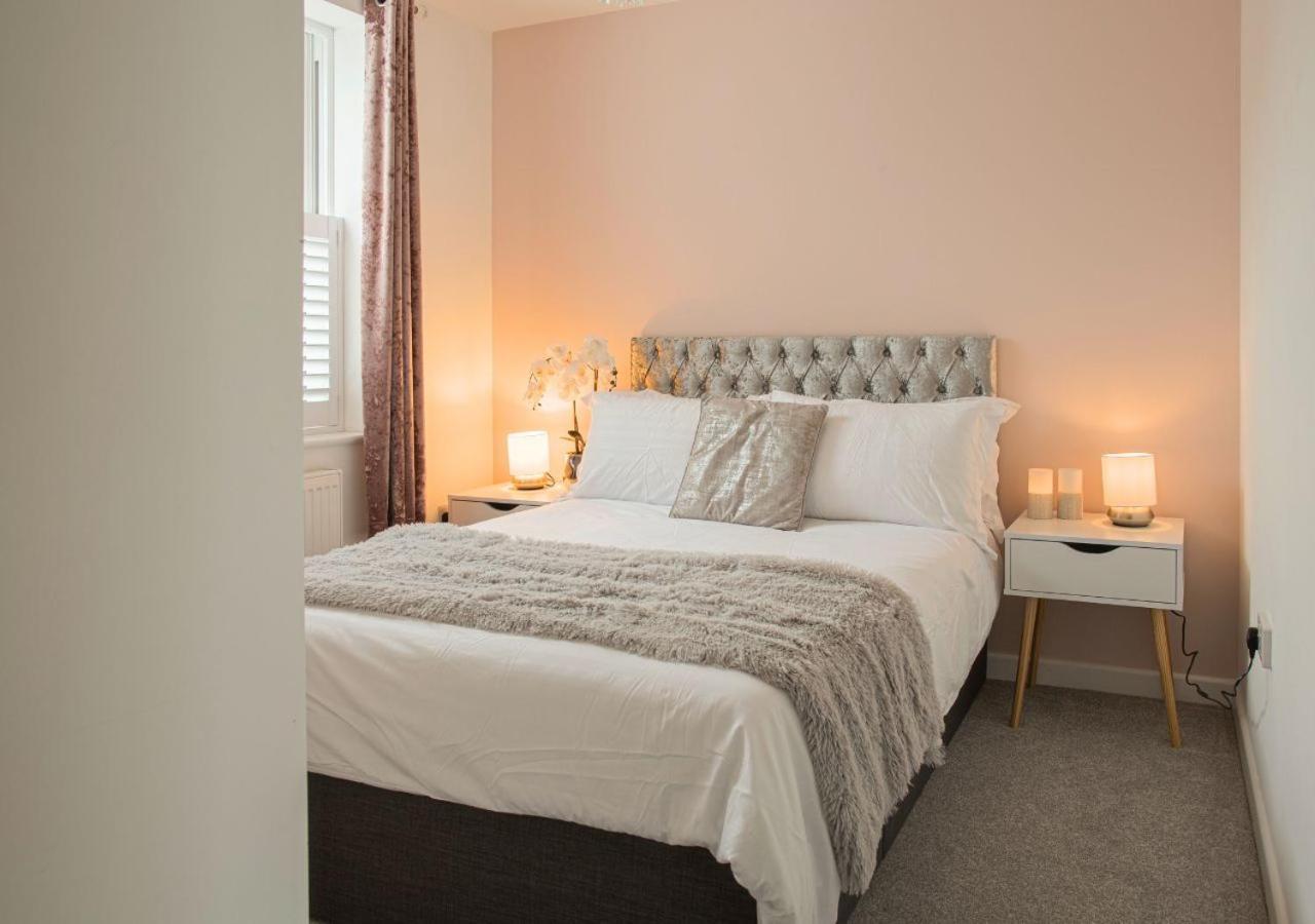 Stunning 2 Bed With Private Patio And Free Parking Villa Cheltenham Eksteriør bilde