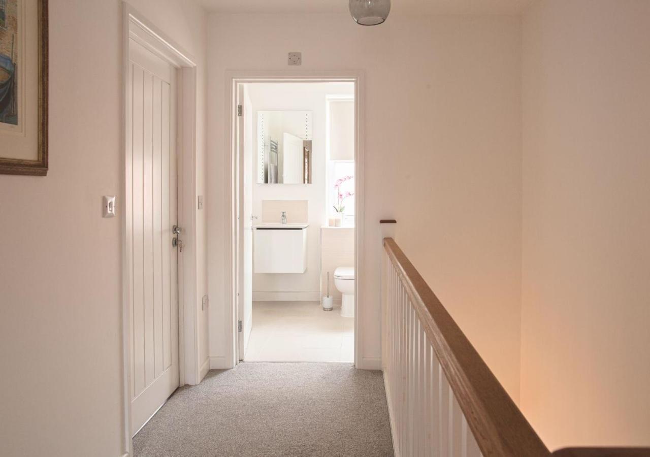 Stunning 2 Bed With Private Patio And Free Parking Villa Cheltenham Eksteriør bilde