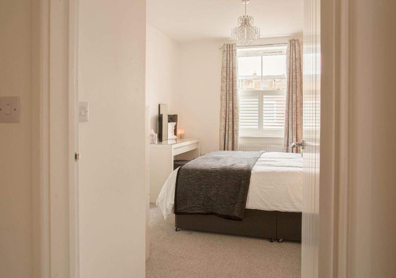 Stunning 2 Bed With Private Patio And Free Parking Villa Cheltenham Eksteriør bilde