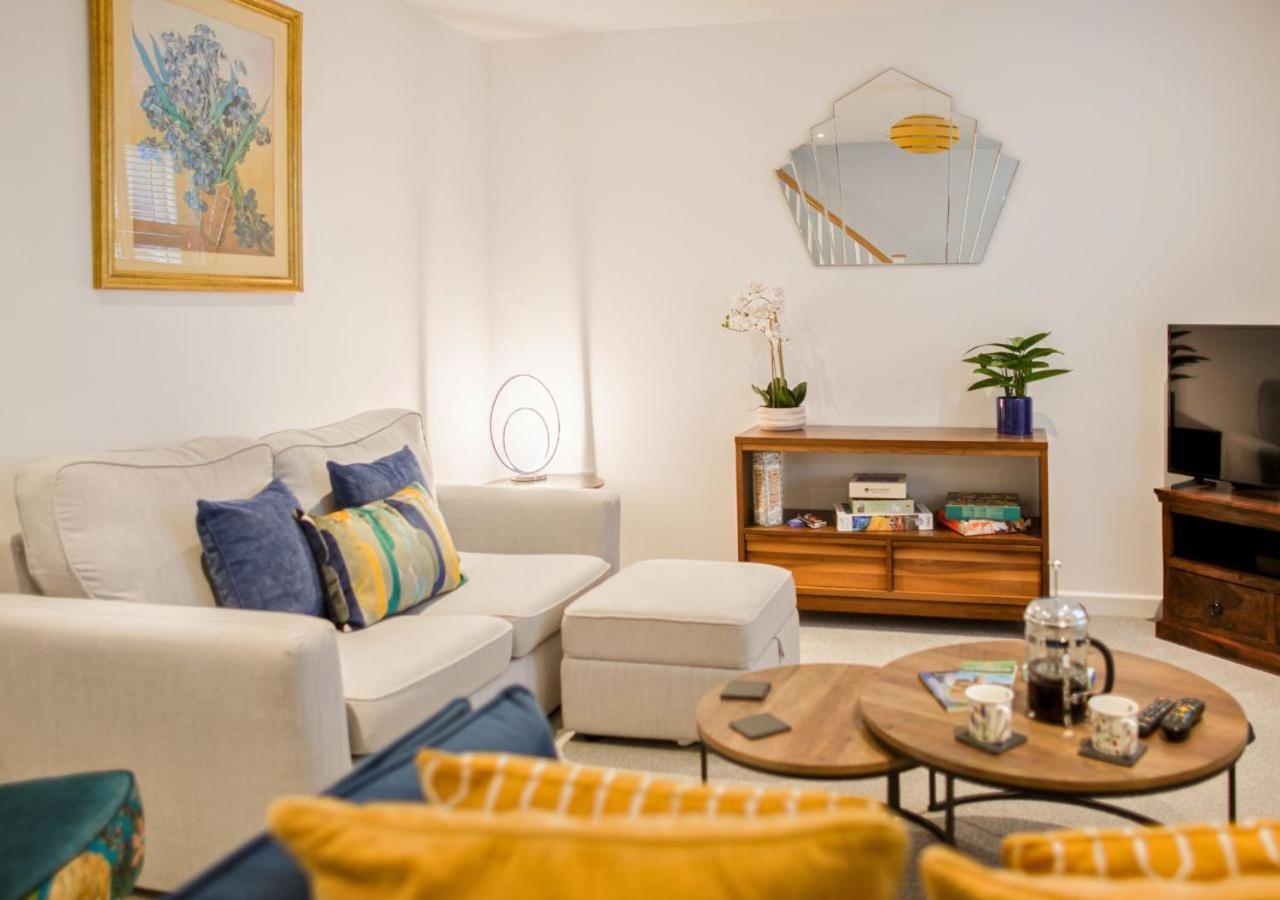 Stunning 2 Bed With Private Patio And Free Parking Villa Cheltenham Eksteriør bilde