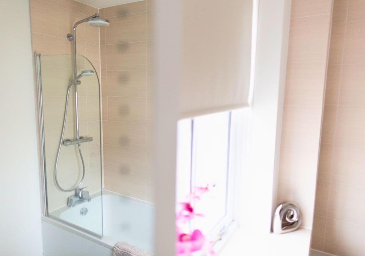 Stunning 2 Bed With Private Patio And Free Parking Villa Cheltenham Eksteriør bilde