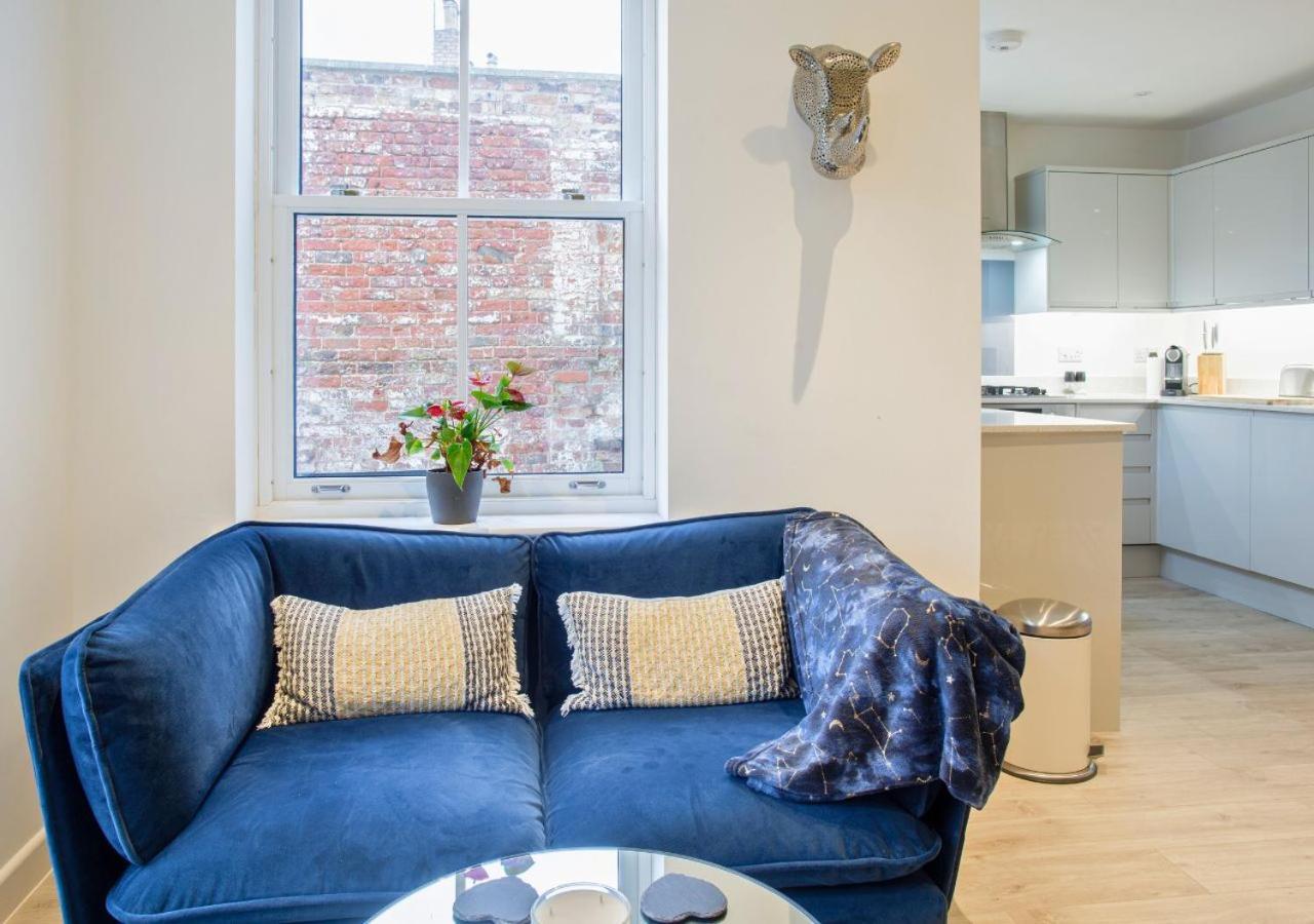 Stunning 2 Bed With Private Patio And Free Parking Villa Cheltenham Eksteriør bilde