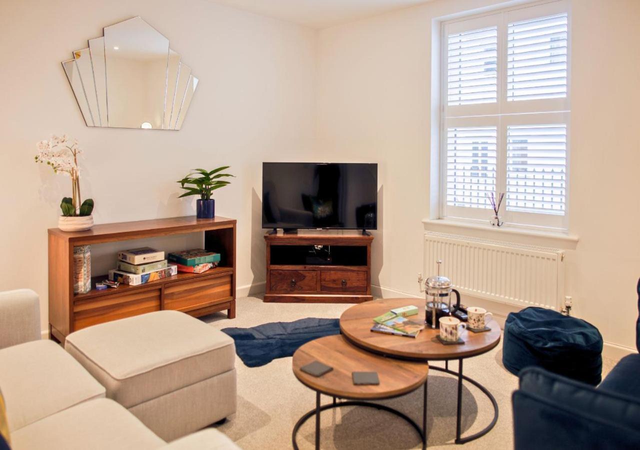 Stunning 2 Bed With Private Patio And Free Parking Villa Cheltenham Eksteriør bilde