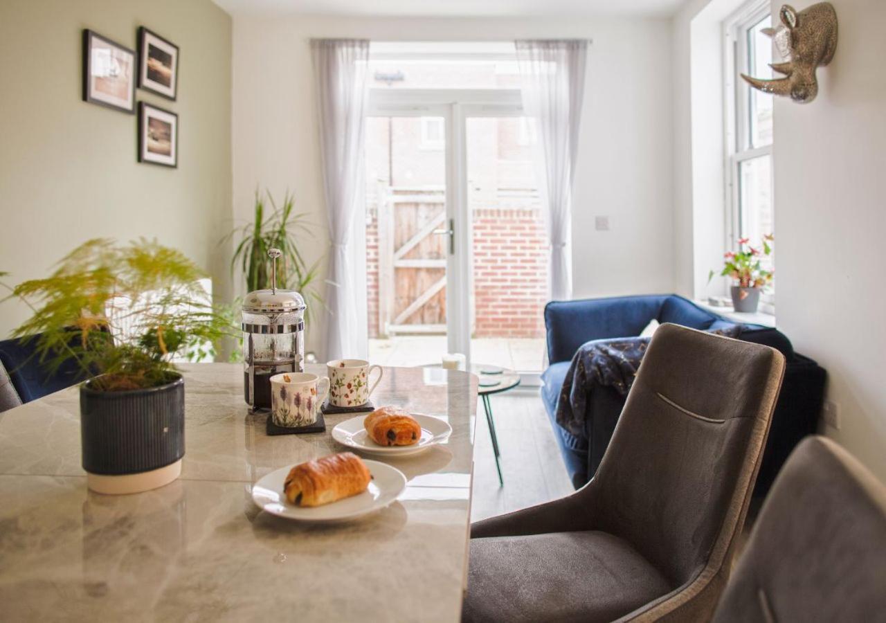 Stunning 2 Bed With Private Patio And Free Parking Villa Cheltenham Eksteriør bilde