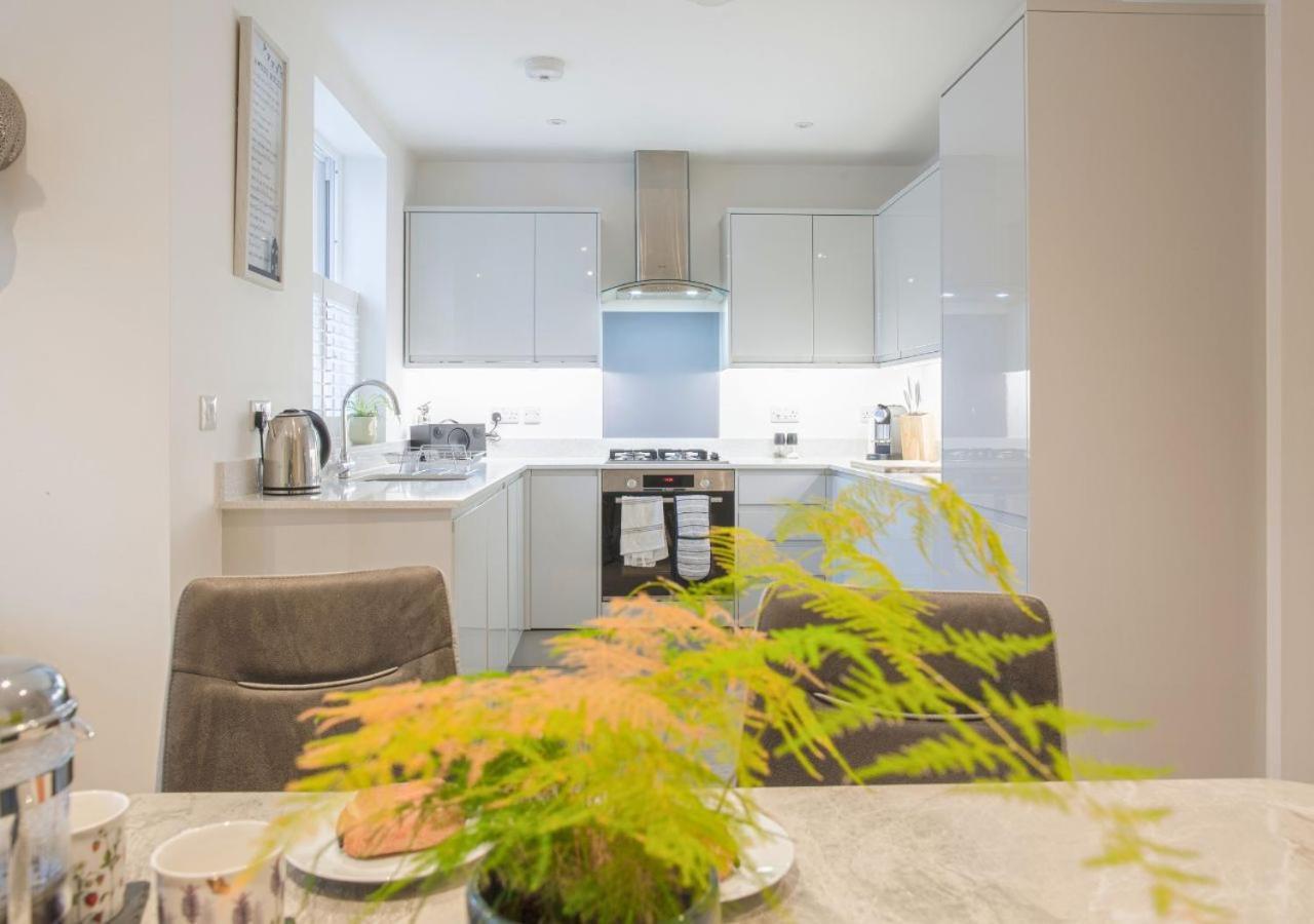 Stunning 2 Bed With Private Patio And Free Parking Villa Cheltenham Eksteriør bilde