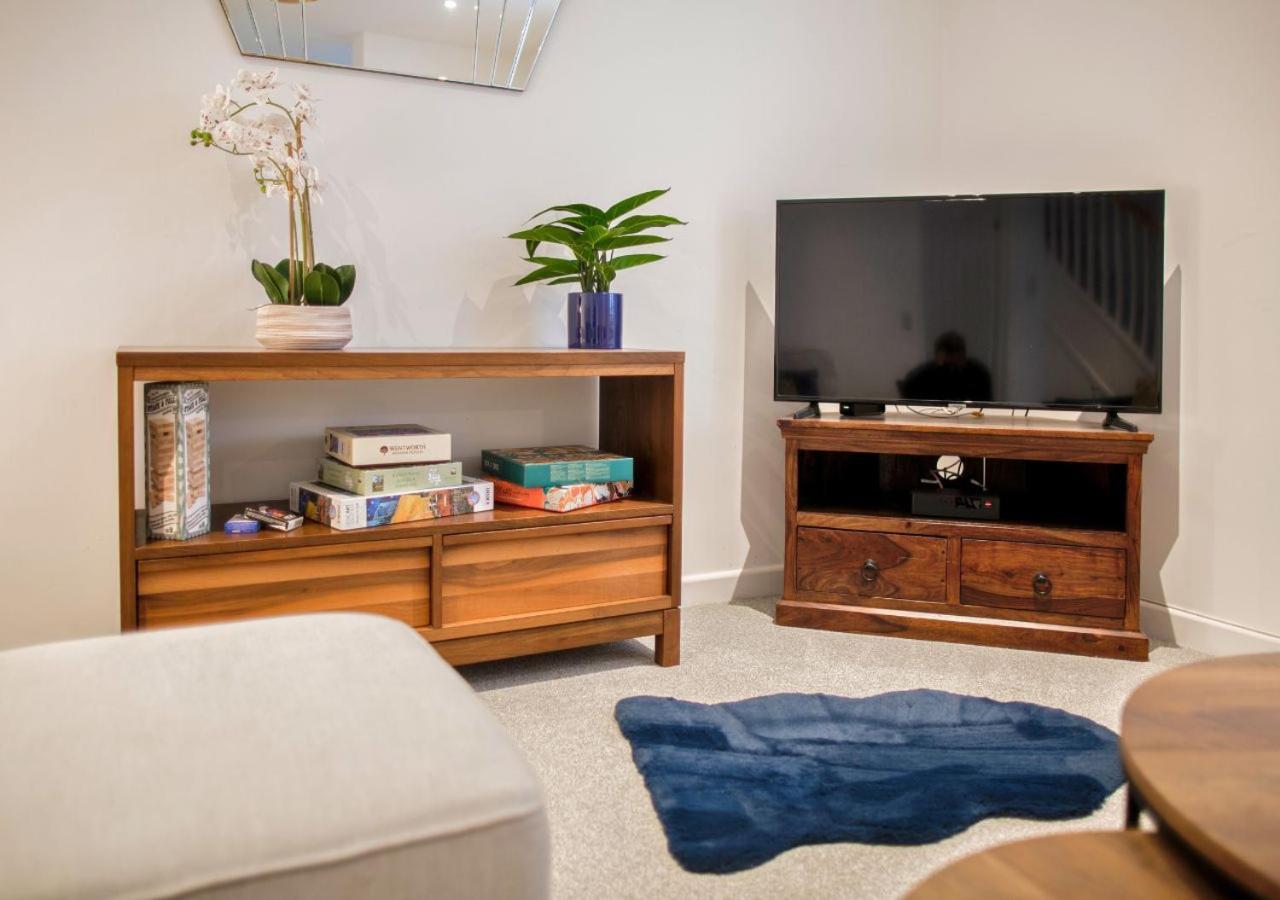 Stunning 2 Bed With Private Patio And Free Parking Villa Cheltenham Eksteriør bilde