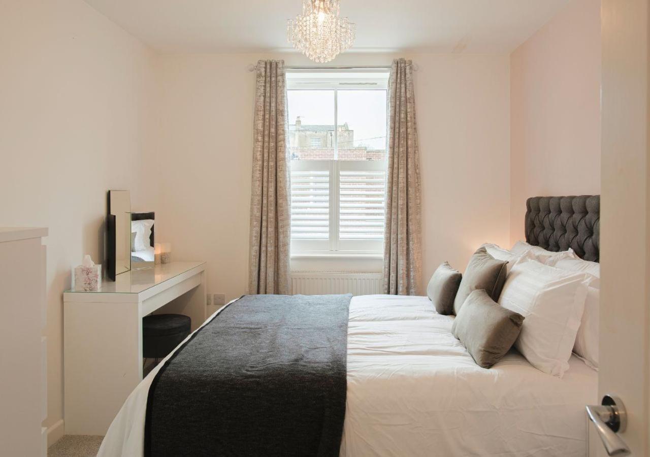 Stunning 2 Bed With Private Patio And Free Parking Villa Cheltenham Eksteriør bilde