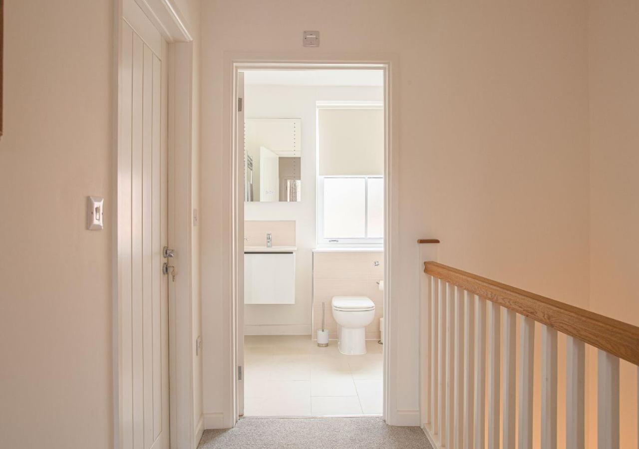 Stunning 2 Bed With Private Patio And Free Parking Villa Cheltenham Eksteriør bilde